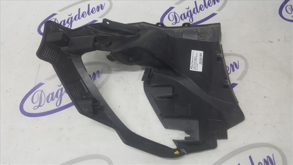 2018 FOCUS SİS KAPAK BRAKETİ SOL (ÇIKMA)