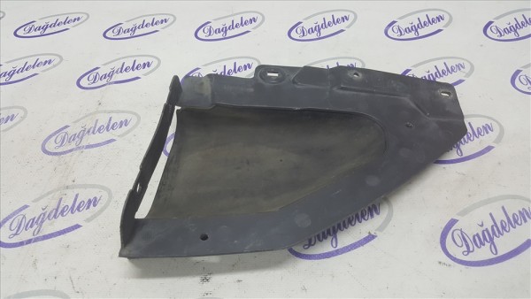 2018 FOCUS RADYATÖR ALT BAKALİT KAPLAMA SAĞ (ÇIKMA)