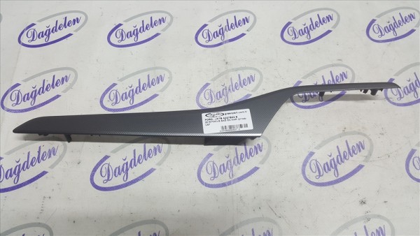 2018 FOCUS SAĞ ÖN KAPI PANEL ÇITASI ÜST