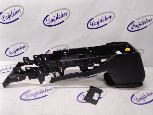 2018 FOCUS ARA KONSOL GÖVDESİ (ÇIKMA)