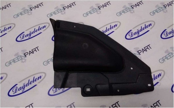 2018 FOCUS RADYATÖR ALT BAKALİT KAPLAMASI SAĞ (YAN SANAYİ)