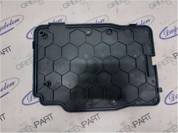 2014-2018 FOCUS BEYİN KUTUSU KAPAK (YAN SANAYİ)