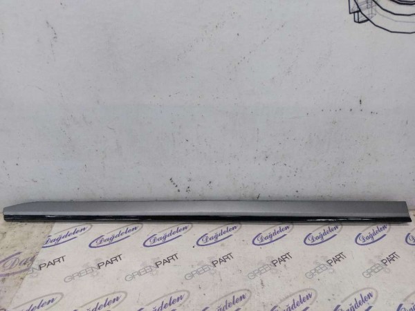 RENAULT CLİO 5 ÖN KAPI BANDI SOL (ÇIKMA)