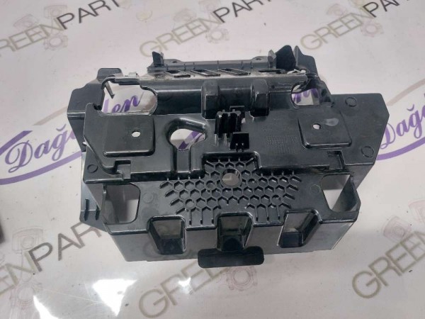 2023 FOCUS EKRAN BRAKETİ (ÇIKMA)