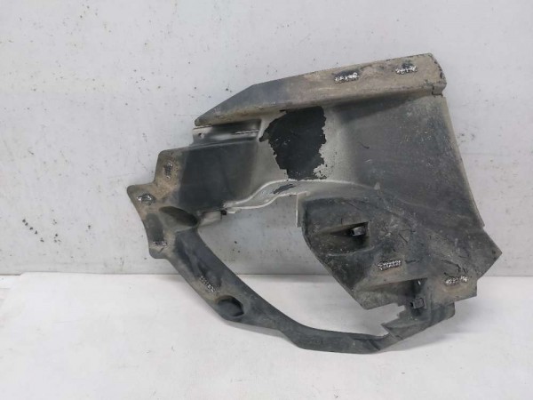 2018 FOCUS SİS KAPAK BRAKETİ SAĞ (ÇIKMA)