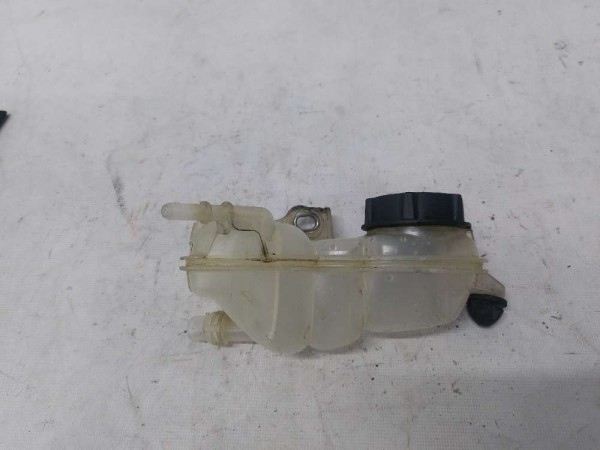 KUGA  RADYATÖR SU SOĞUTMA DEPOSU (2.0 DİZEL/ÇIKMA)