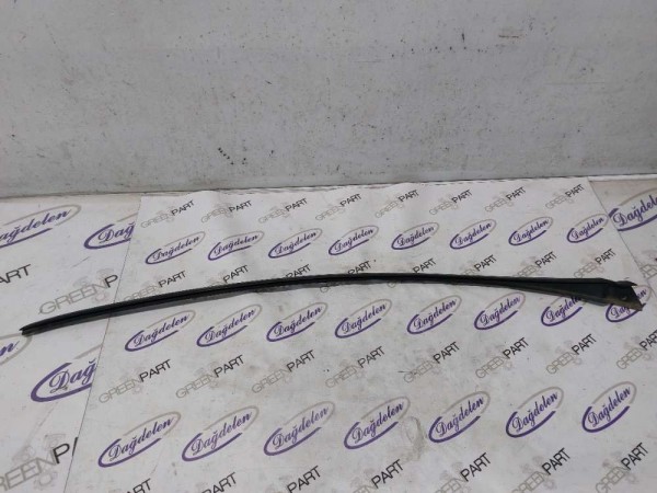 2018 FİESTA ÖN CAM DIŞ KAPLAMA FİTİLİ SOL (ÇIKMA)