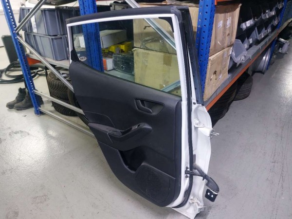 2018 FİESTA ARKA KAPI SOL (DOLU/ÇIKMA)