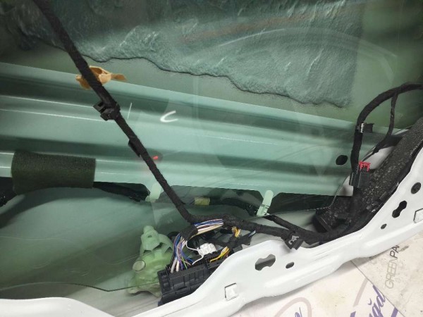 2018- FİESTA SAĞ ÖN KAPI (ÇIKMA-YARI DOLU)