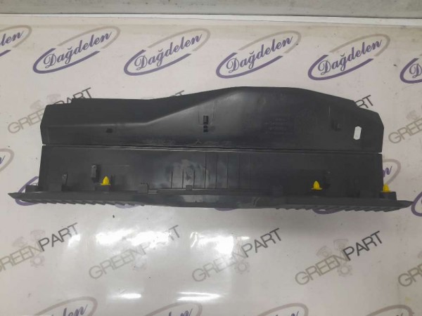 2018- FİESTA ARKA PANEL ÜST KAPLAMA (ÇIKMA)